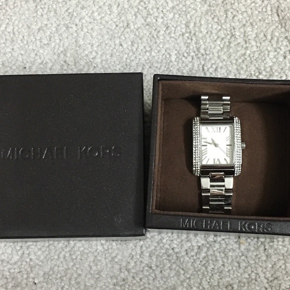 Michael Kors Watch - Picture 3 of 4